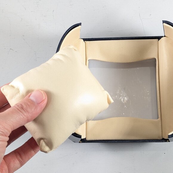 Navy blue faux leather watch box - Picture 4 of 8